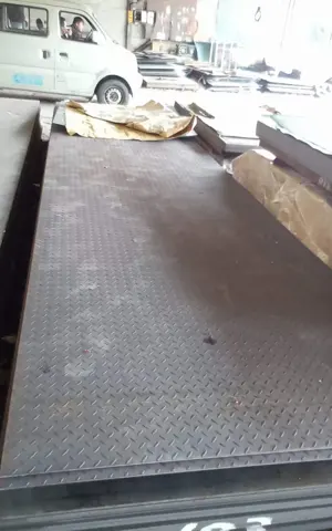 مواد فولاذية وأخرى مجلفنة
