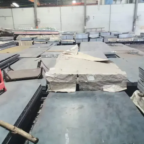 مواد فولاذية وأخرى مجلفنة